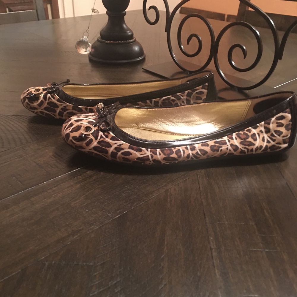 Flat Shoes - Picture 2 of 3